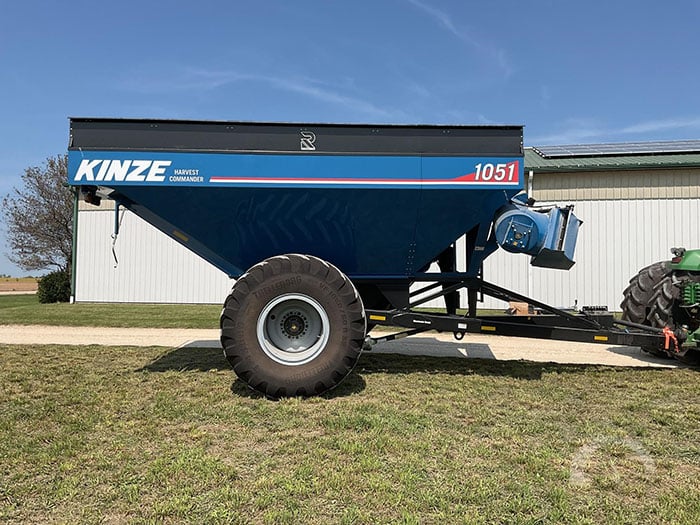 KINZE 1051 Grain Wagon